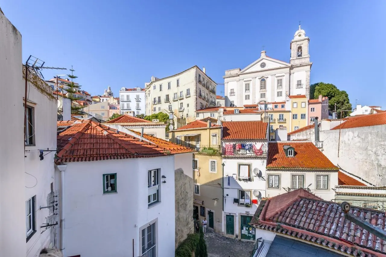 Апартаменты Joivy Cosy 1-Bed Flat With Seaview In Alfama Лиссабон Португалия