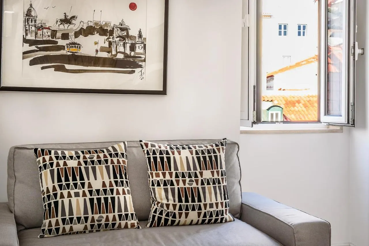 Апартаменты Joivy Cosy 1-Bed Flat With Seaview In Alfama Лиссабон