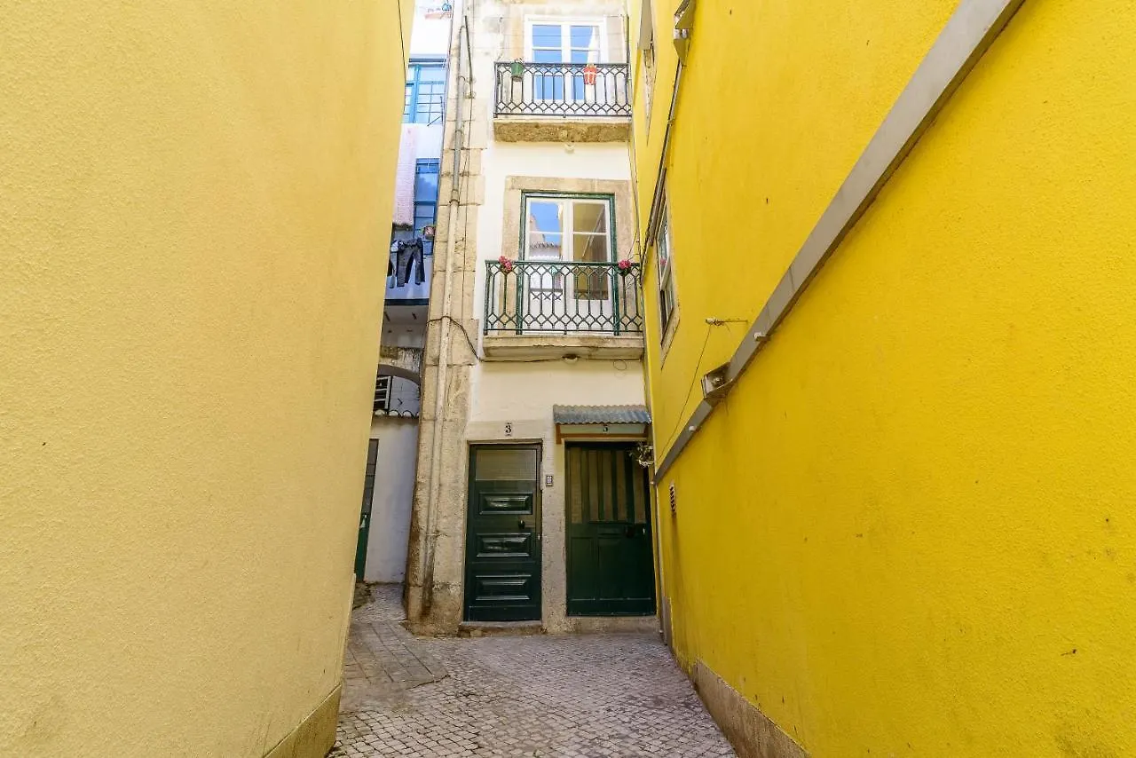 Апартаменты Joivy Cosy 1-Bed Flat With Seaview In Alfama Лиссабон